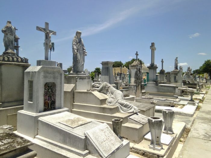 visitare i cimiteri